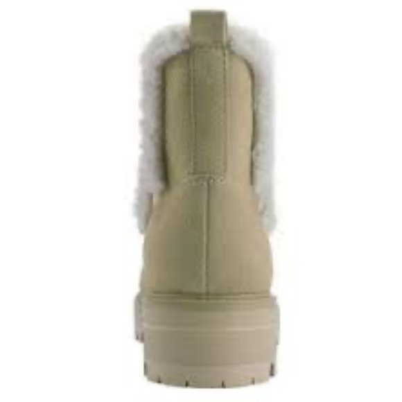 Boot - Picture 2 of 11